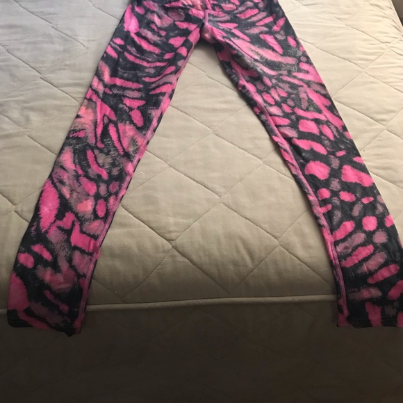 NWT 2piece - Picture 2 of 3